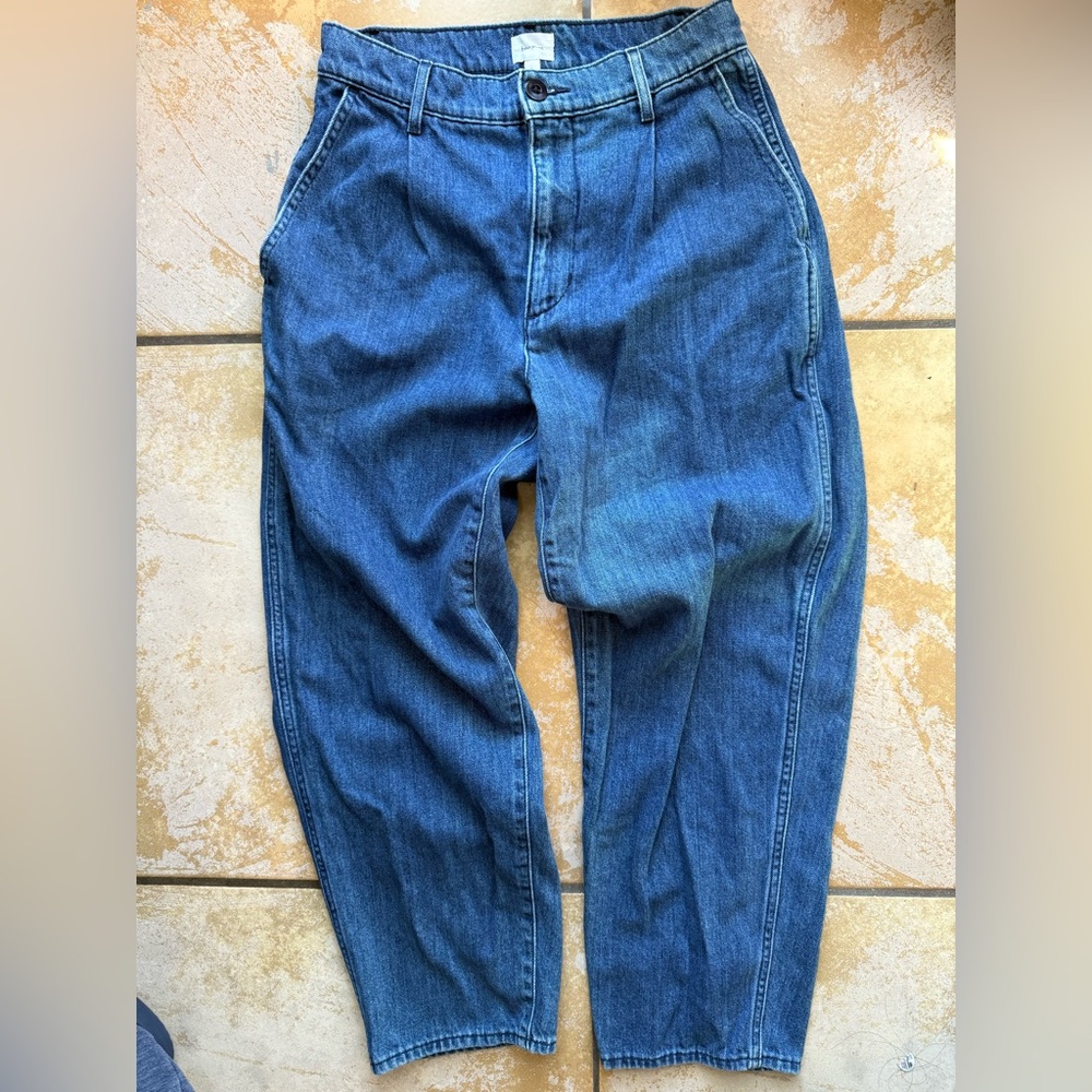 Wilfred Aritzia Pleated Tapered Flare Wide Leg Relaxed Fit Denim Jeans Size 6